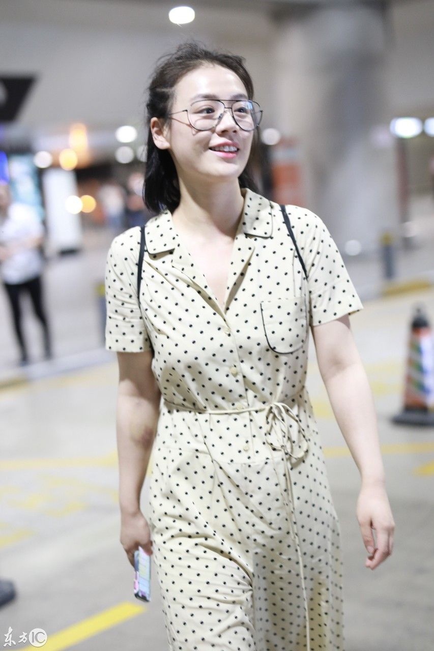 这身波点连身裤并不太适合马思纯!但她胜在毫