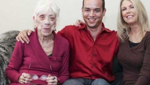 美国宾西法利亚33岁男子与93岁女子相恋,展开