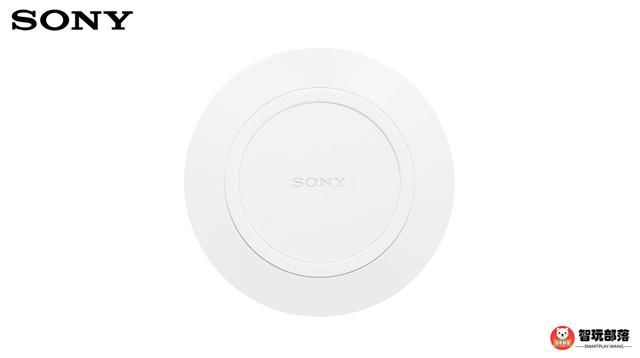 索尼推新款无线充电底座:白色圆盘+蓝色灯带,
