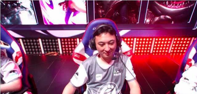 王思聪吃热狗被做成游戏皮肤,看到预测价格网