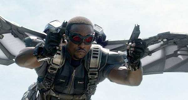 复联4:美队为什么把盾牌给猎鹰?明明冬兵比他