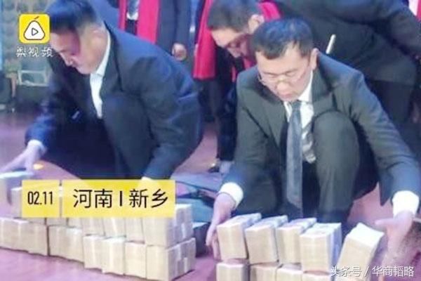 年会狂分1100万现金、一杯酒顶100万的，竟是这样一个人！