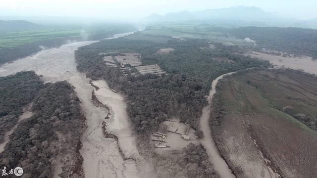 危地马拉埃斯昆特拉火山爆发后的一天，火山周围地区的鸟瞰图