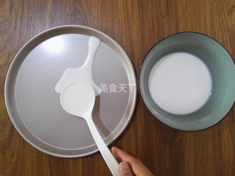凉皮的简单做法,半碗淀粉一碗水,还不用洗面,三两下就搞定