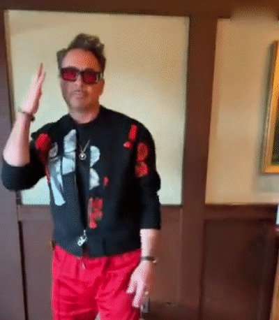 《复联4》宣传活动开始,钢铁侠扮演者发布尬舞