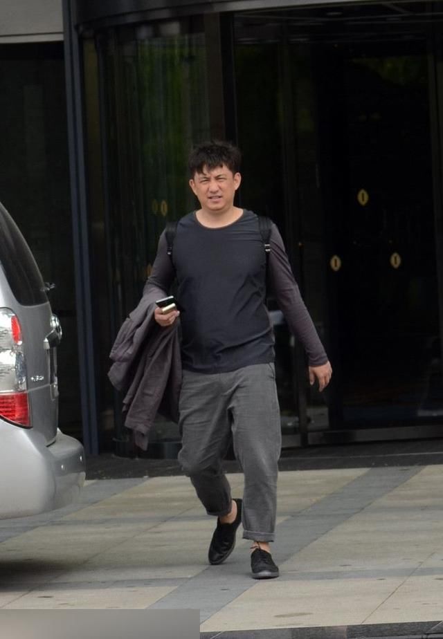 年轻帅气的黄磊迟迟不红,为何中年发福后才那