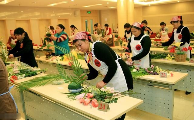 这个行业人才紧缺，薪水翻10倍，企业开始从农村抢人！