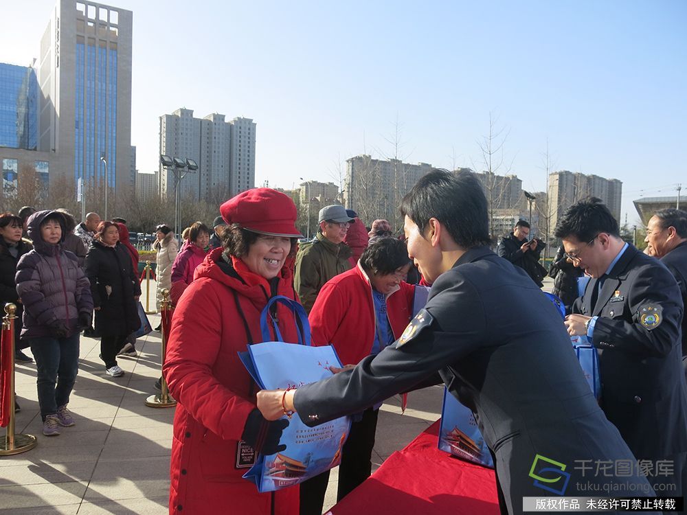 全市开展法治宣传教育活动 让宪法走入群众