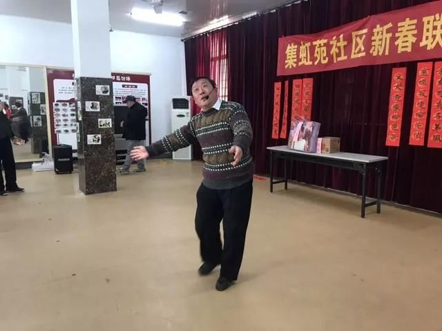 集虹苑社区新春联谊会,党群一家闹新春