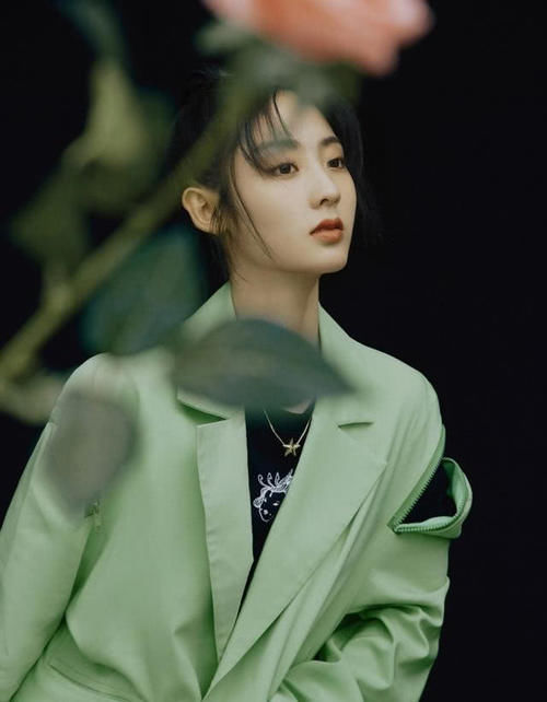 有一种可爱叫邢菲侧脸v视频,穿视频初中公主裙小美妮小女孩扎发粉色6图片