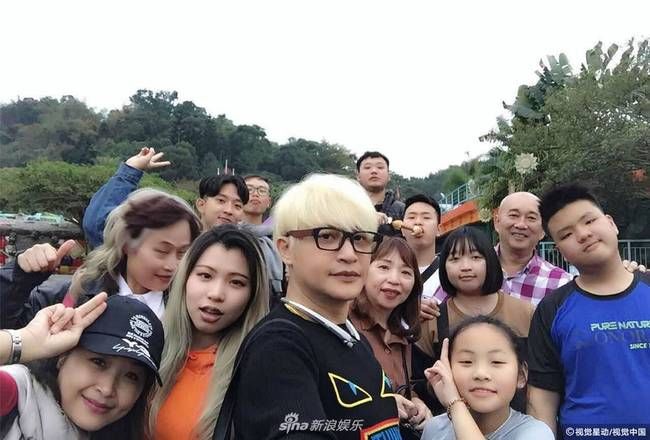 终于不辣眼了!陈志朋回台过年携闺蜜同游游乐场