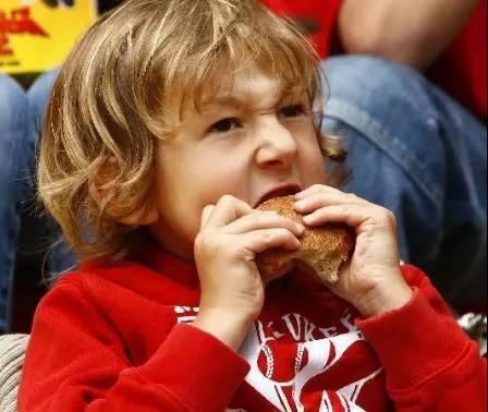 每研:c罗上演帽子戏法!可女友却问我这是什么