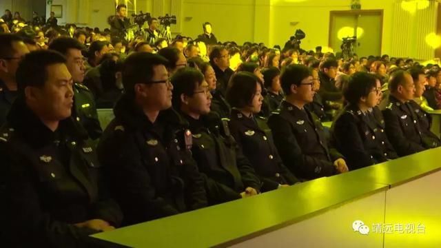 携手奋进新时代 诗歌朗诵致敬改革开放40周