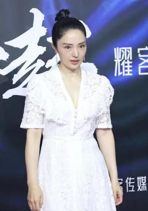 黄圣依、董璇罕见同框，一个是贵妇一个是单身妈妈，谁的状态更好
