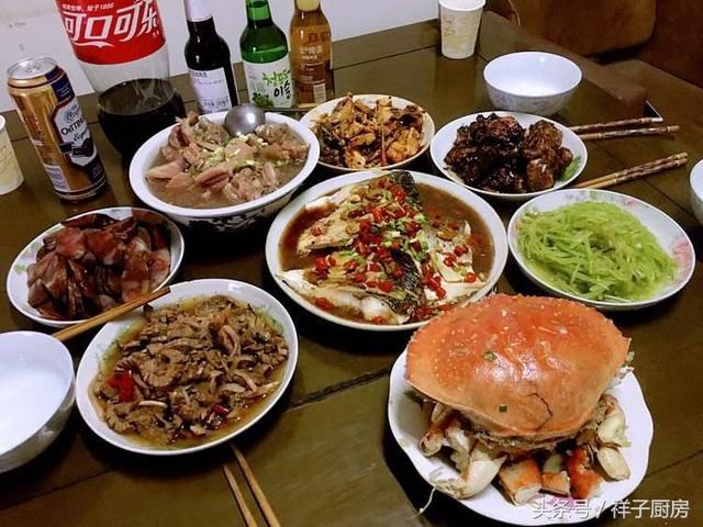 来！大家看看朋友圈年夜饭都在吃什么？