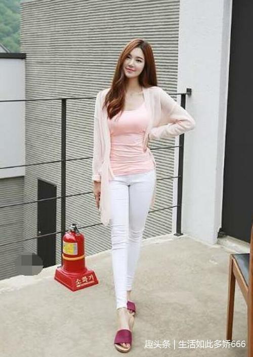 爱穿超短裤的美女,小姐姐的身材很完美