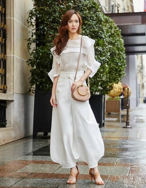 Chloe Nile包包美到逆天 唐嫣拎起圆环包包来都