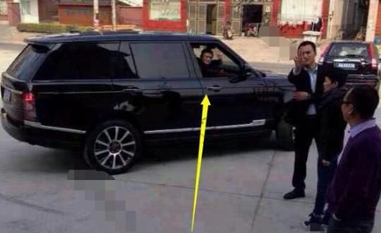 大佬聚会都开什么车?马云怕给同学们压力,低调