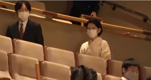 日本皇室好忙，雅子皇后妯娌俩同天亮相，纪子妃和服更抢眼？