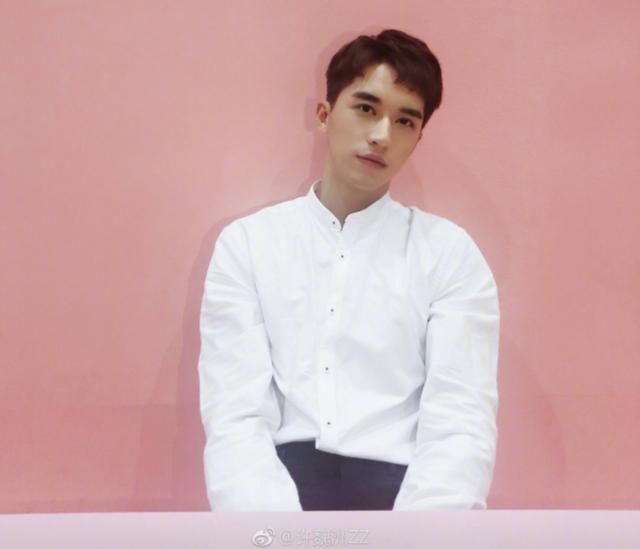 黄景瑜VS许魏洲，本周将参加巴黎春夏男装周!