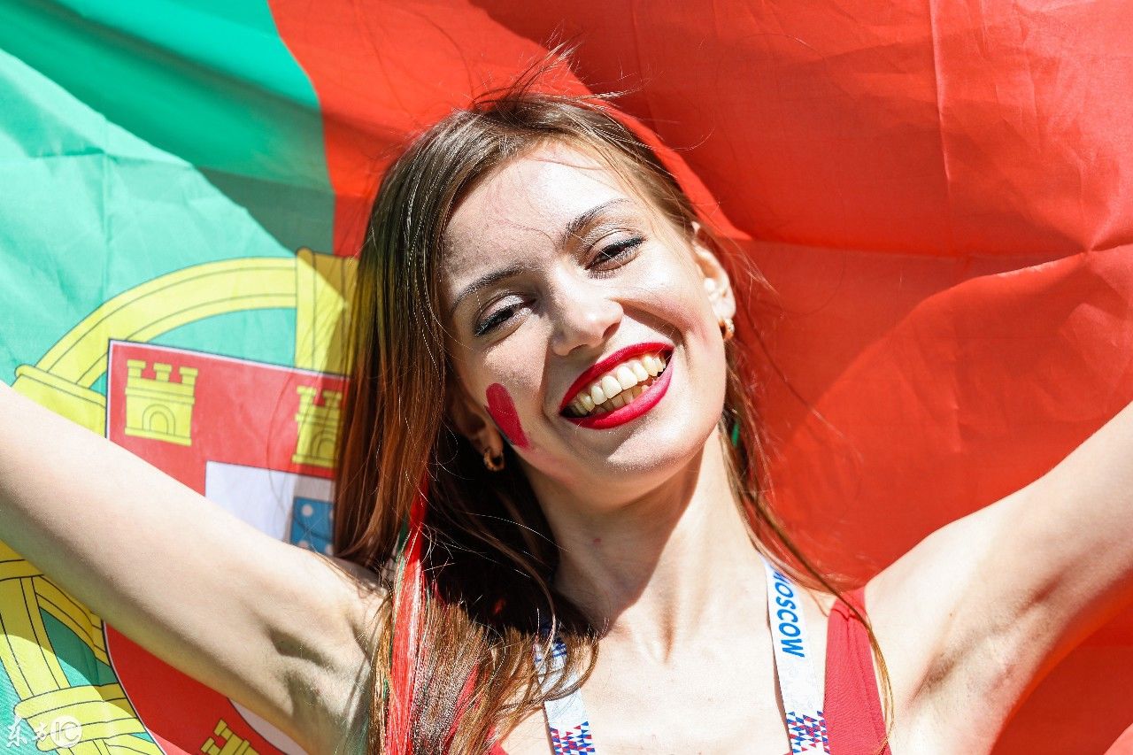 俄罗斯世界杯,热辣似火的葡萄牙美女球迷!你喜