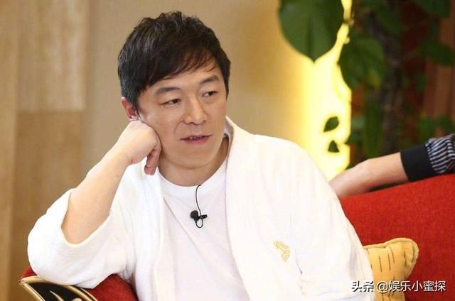 黄渤现身公安部新闻发布会:即感到无奈又感到