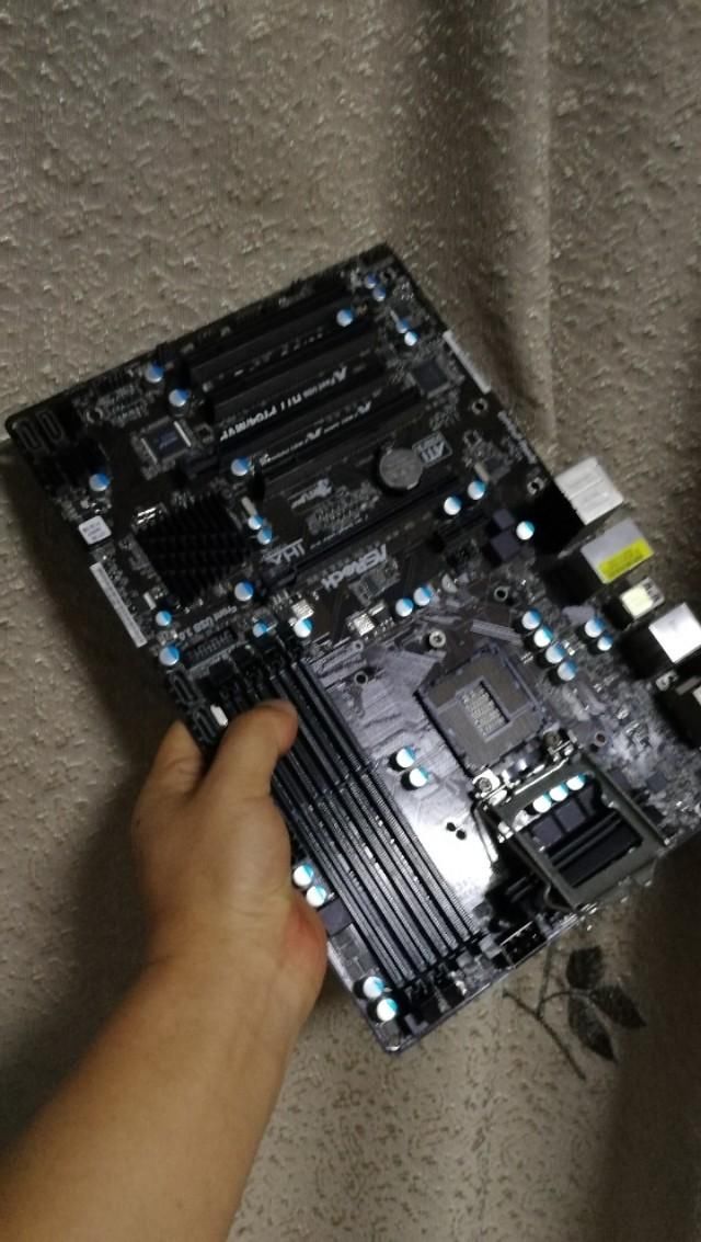 电脑坏了换同型号主板后系统蓝屏,刷BIOS后w