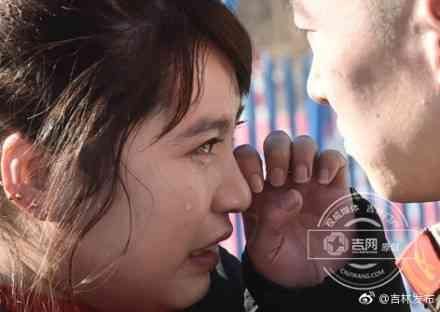 军嫂爬上长白山哨所陪爱人过3小时春节