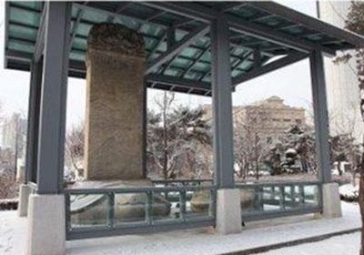 韩国有块石碑,朝鲜国王见了要拜叩,这让韩国人