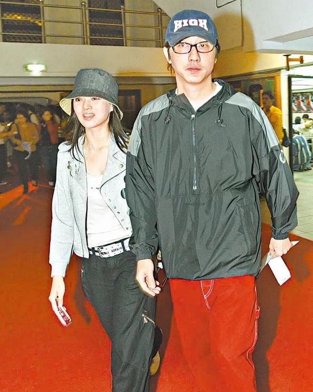 伊能静儿子与男生亲嘴,穿纱裙摆妩媚姿势,网友:父母都有责任