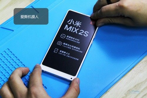 小米MIX 2S白色尊享版拆解:外观稍变 内涵升级