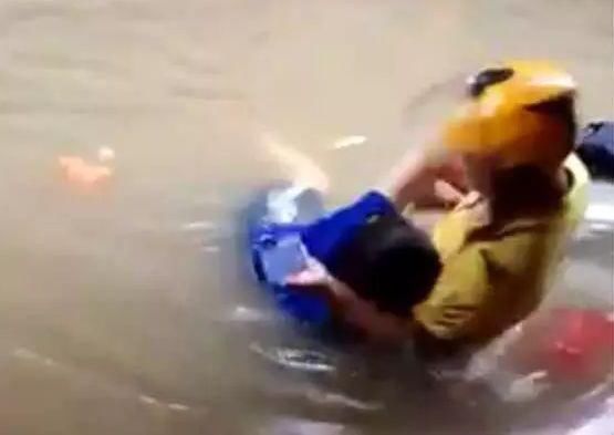 转发告知!预计明天起白云又将迎来暴雨,部分地区有8级大风