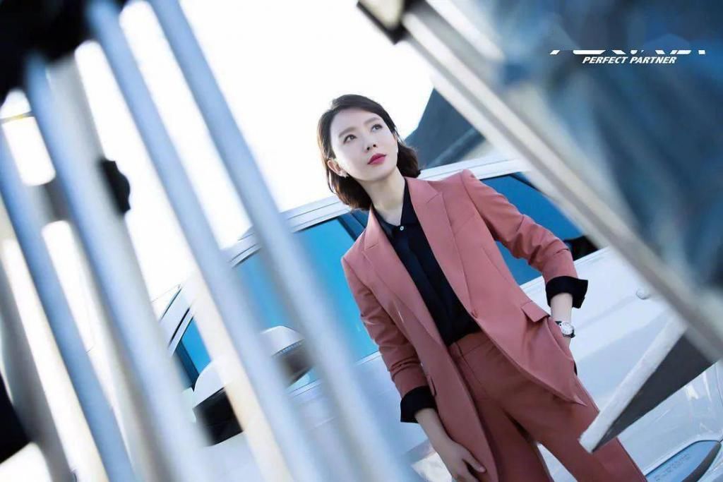 赵薇愤怒发声：出轨，小三，捍卫家庭，30+的女人活该这么憋屈吗？