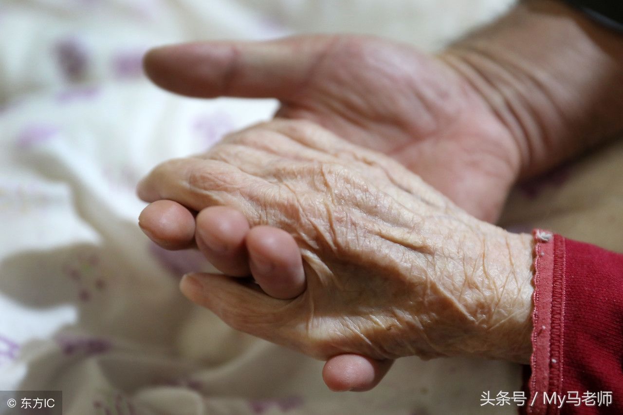 你把我生下,护我长大,念一世牵挂!默默奉献一生是伟大的妈妈!