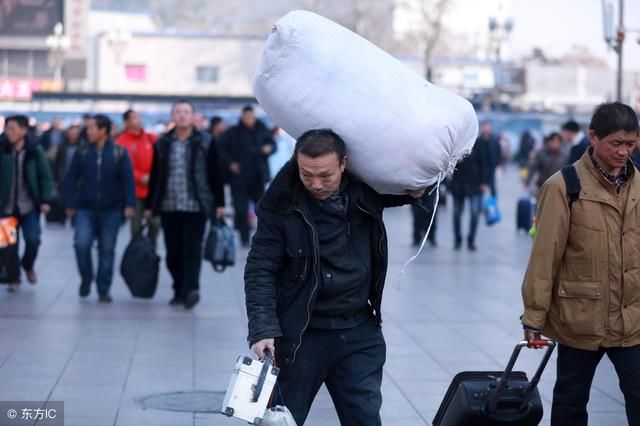 中国综合经济实力增强使得春节回家之路越来越便捷