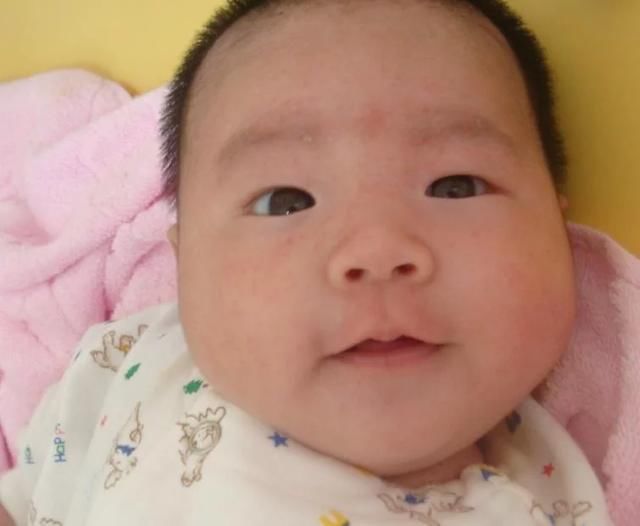 月嫂巧珍:两个月的宝宝该如何早教?早教的意义