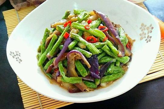 豆角的家常做法简单又好吃 t01b7bc8857fe7a3477.jpg