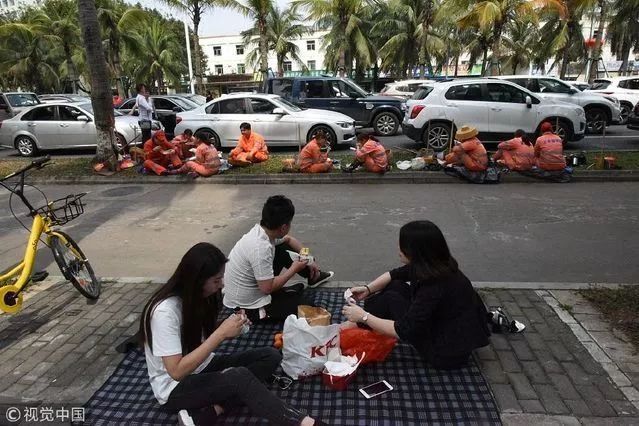 1万多辆车滞留，街头搭帐篷!海口-广州机票1万\/张!广东高速太壮