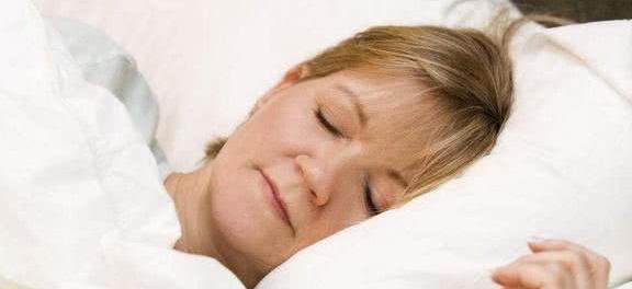 晚上睡觉前,经常按揉身体3个安眠区,远离失眠