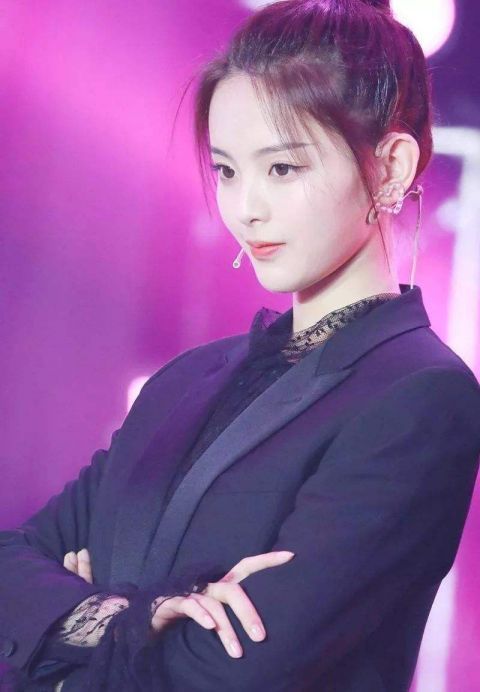 杨超越上综艺节目这一动作吸粉无数,网友:太真