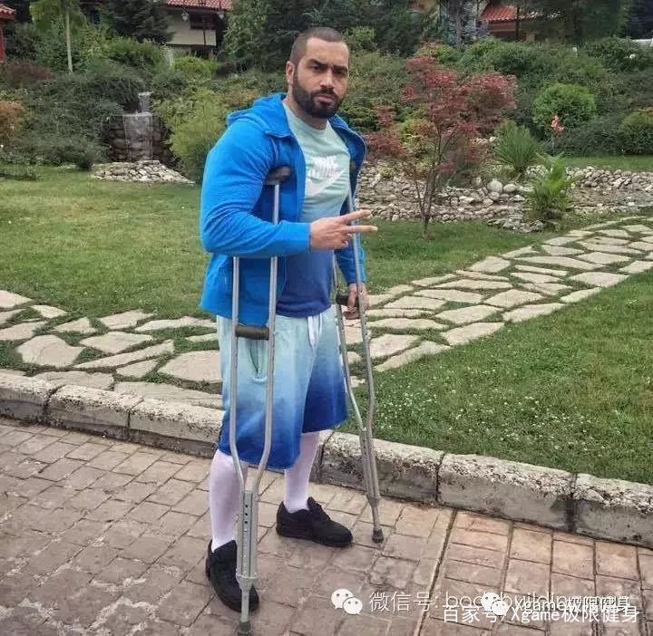 拉扎尔身材最差的阶段、腹肌全无还拄着拐,他