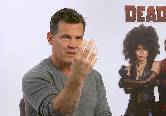 钢铁侠响指被吐槽,灭霸亲自教你,一个标准的