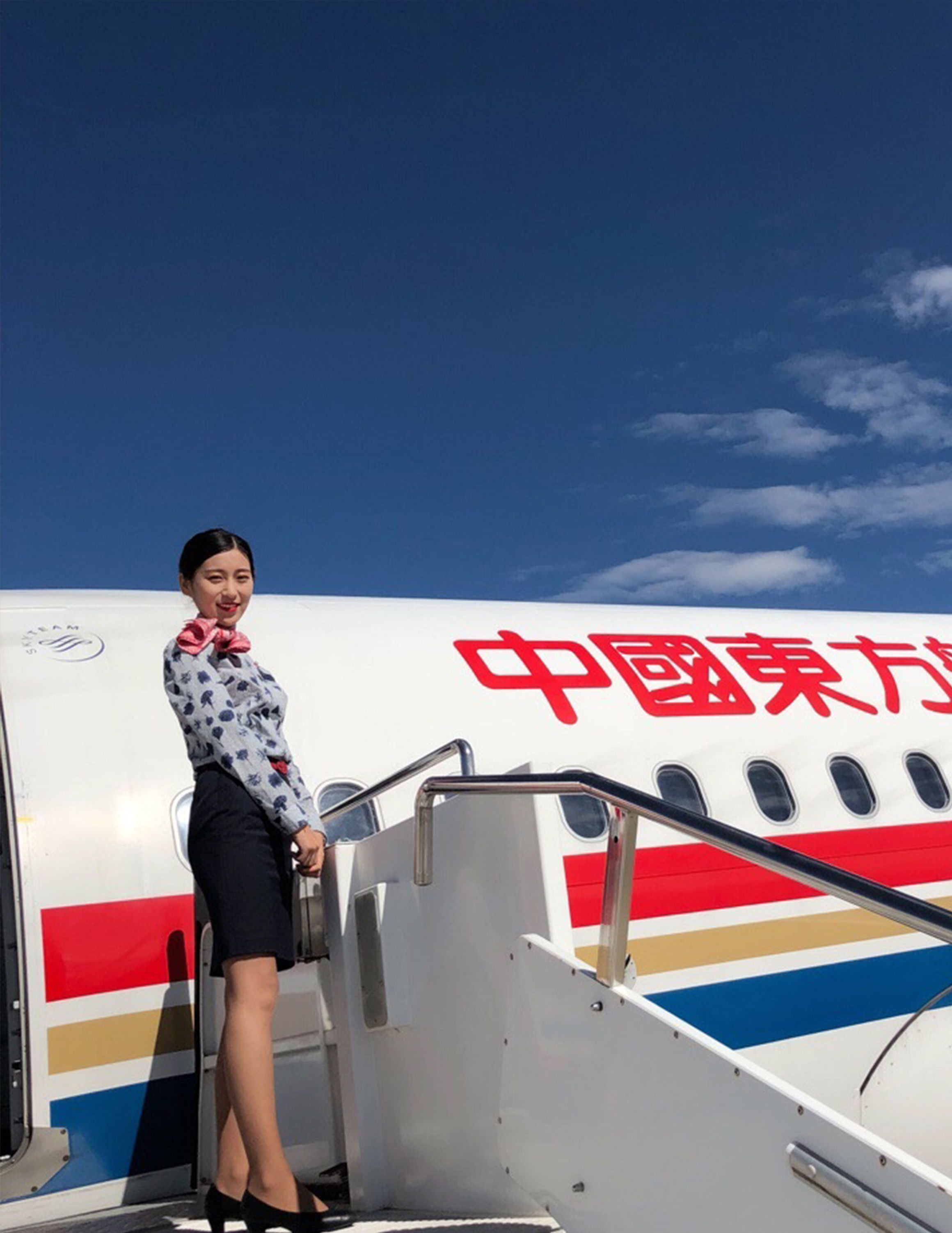 东航气质型美女空姐一枚,有一张长得好像关晓彤_【快资讯】