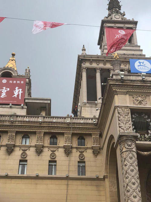 上海书展启动紧急防台预案:拆除户外广告牌,活