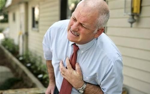 视力突然模糊不清,多半是高血压的并发症在作