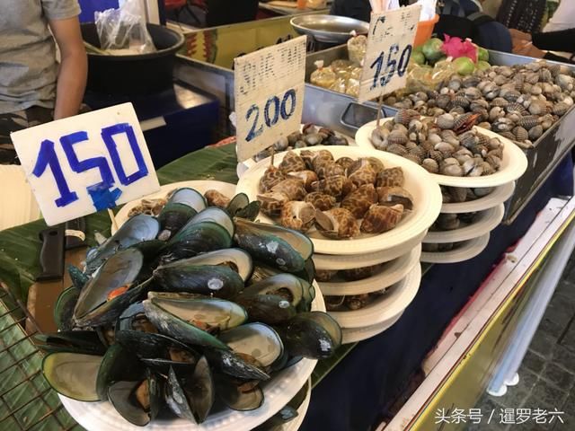 曼谷MBK商场美食展，海鲜、水果全都有！金枕头榴莲不便宜！