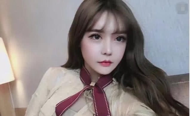 韩安冉生完小猪妹,网友:最后一张整的,躺美!