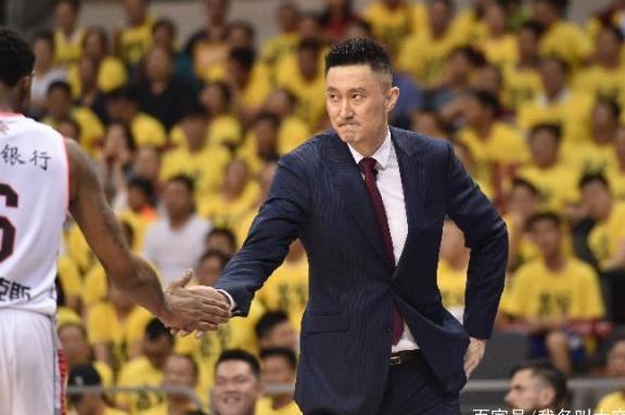 终于明白为什么广东男篮不担心新疆启用亚当斯