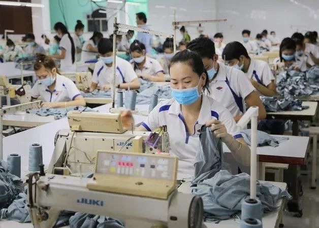 出口成为2017年越南经济的亮点,贸易顺差额达27亿美元