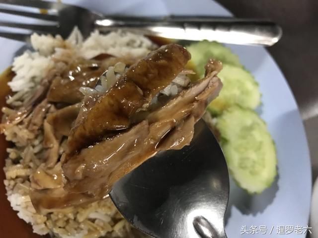 大年初三在曼谷街头来盘鸭饭，吃碗牛丸面，泰式小辣椒威力十足！